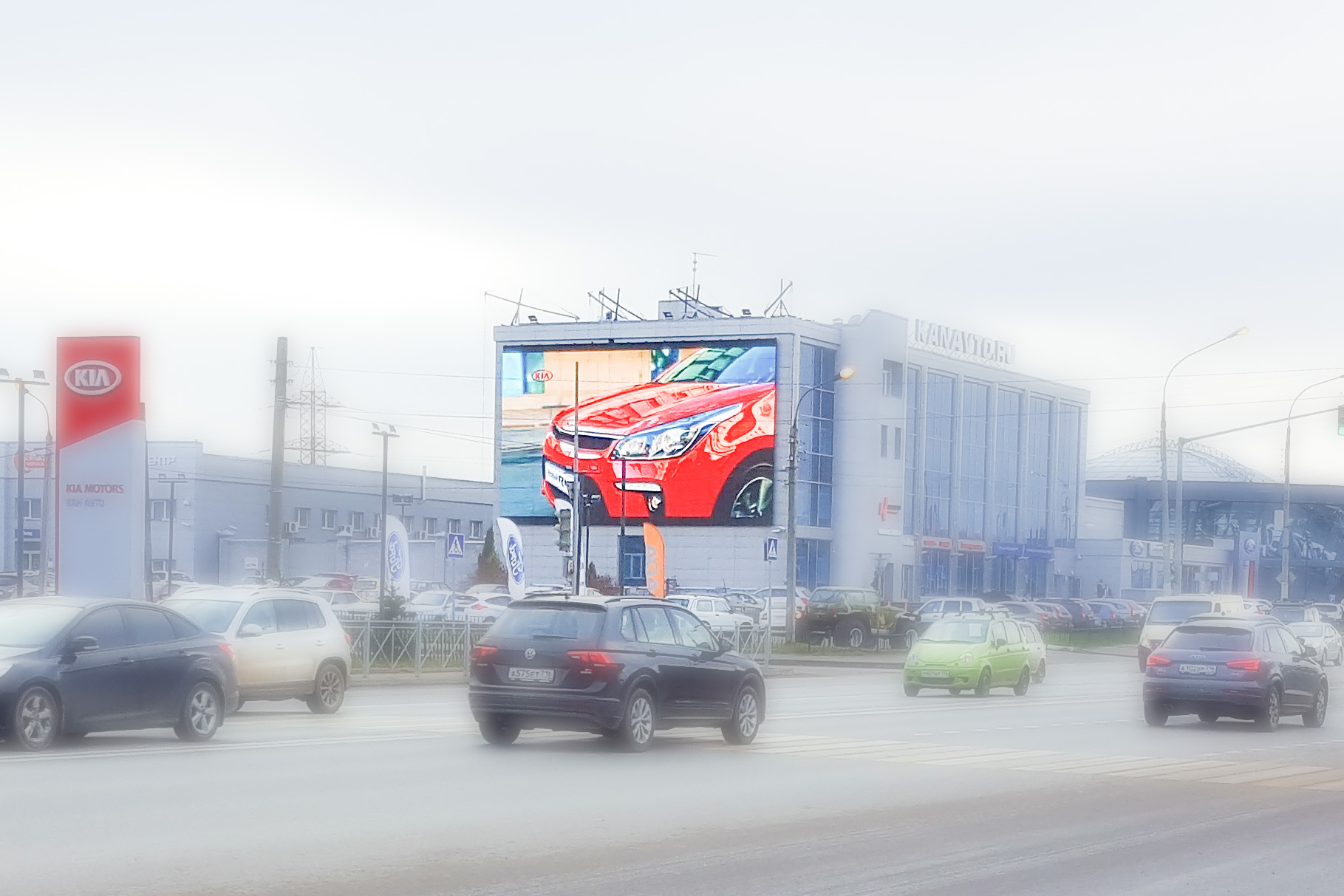 Реклама на здании Кан авто, сибирский тракт 48